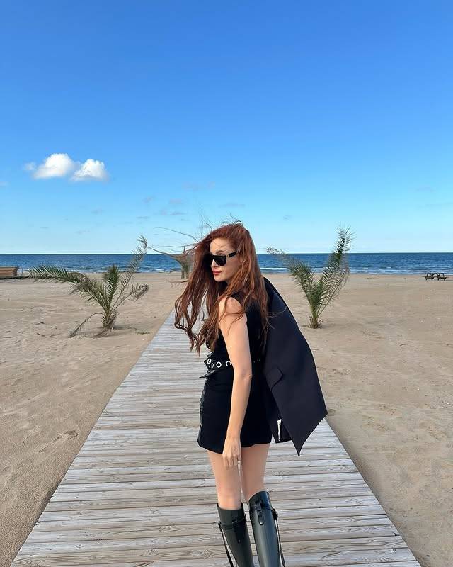Kim der ki 46 yaşında! Mine Tugay turuncu bikinisiyle Instagram’ı salladı! 15
