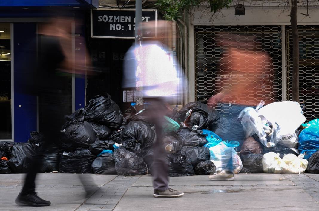 İzmir'de 23 bin belediye işçisinin grevi 4. gününde: Temizlik ve ulaşım hizmetlerinde kaos 1