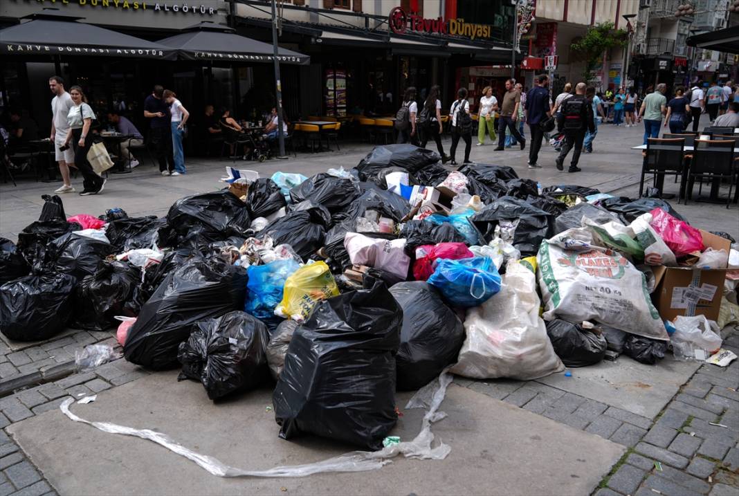 İzmir'de 23 bin belediye işçisinin grevi 4. gününde: Temizlik ve ulaşım hizmetlerinde kaos 4