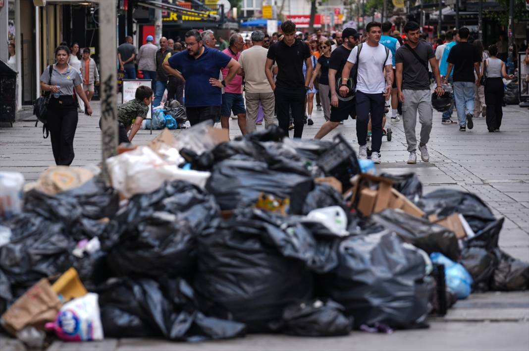 İzmir'de 23 bin belediye işçisinin grevi 4. gününde: Temizlik ve ulaşım hizmetlerinde kaos 5