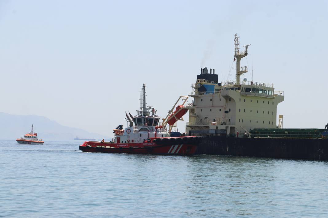 Tekirdağ'da gemi karaya oturdu! 3