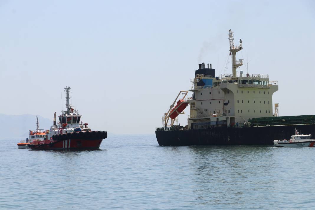 Tekirdağ'da gemi karaya oturdu! 2