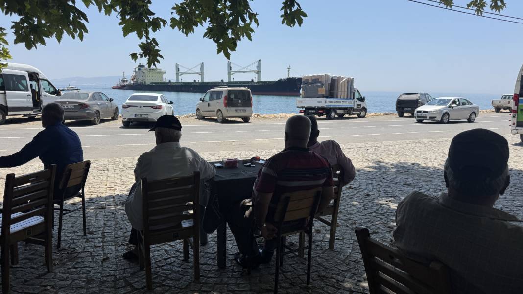 Tekirdağ'da gemi karaya oturdu! 4