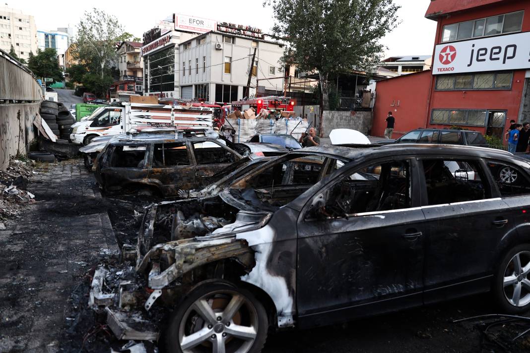 Çok sayıda araç kül oldu! Ataşehir'de korkutan yangın! 2