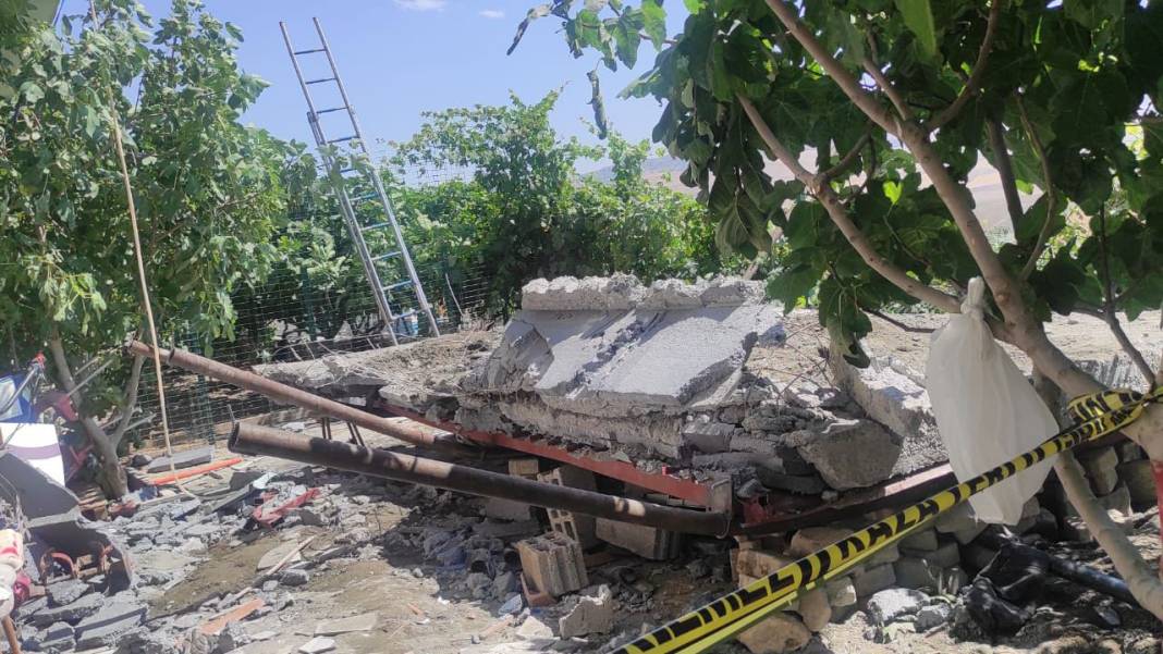 Büyük facia! Altında yemek yedikleri balkon bir anda çöktü: 9 kişi enkaz altında kaldı, 3 kişi öldü 3