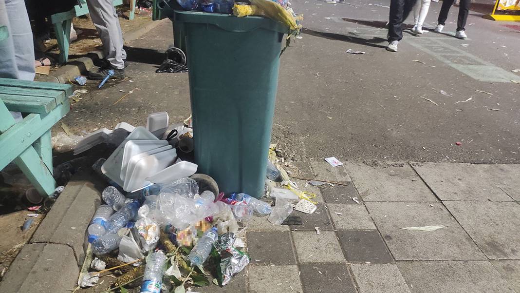 Tekirdağ sahilinde festival rezilliği: Kiraz Festivali konseri sonrası sahil adeta çöplüğe döndü 3
