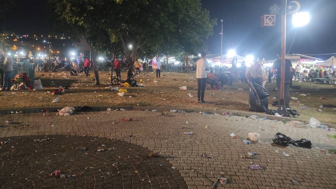 Tekirdağ sahilinde festival rezilliği: Kiraz Festivali konseri sonrası sahil adeta çöplüğe döndü 4