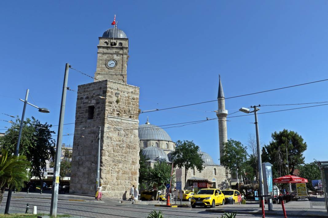 Gündüz 82 akşam 10 bin nüfuslu mahalle! Adım atılacak yer kalmıyor 4