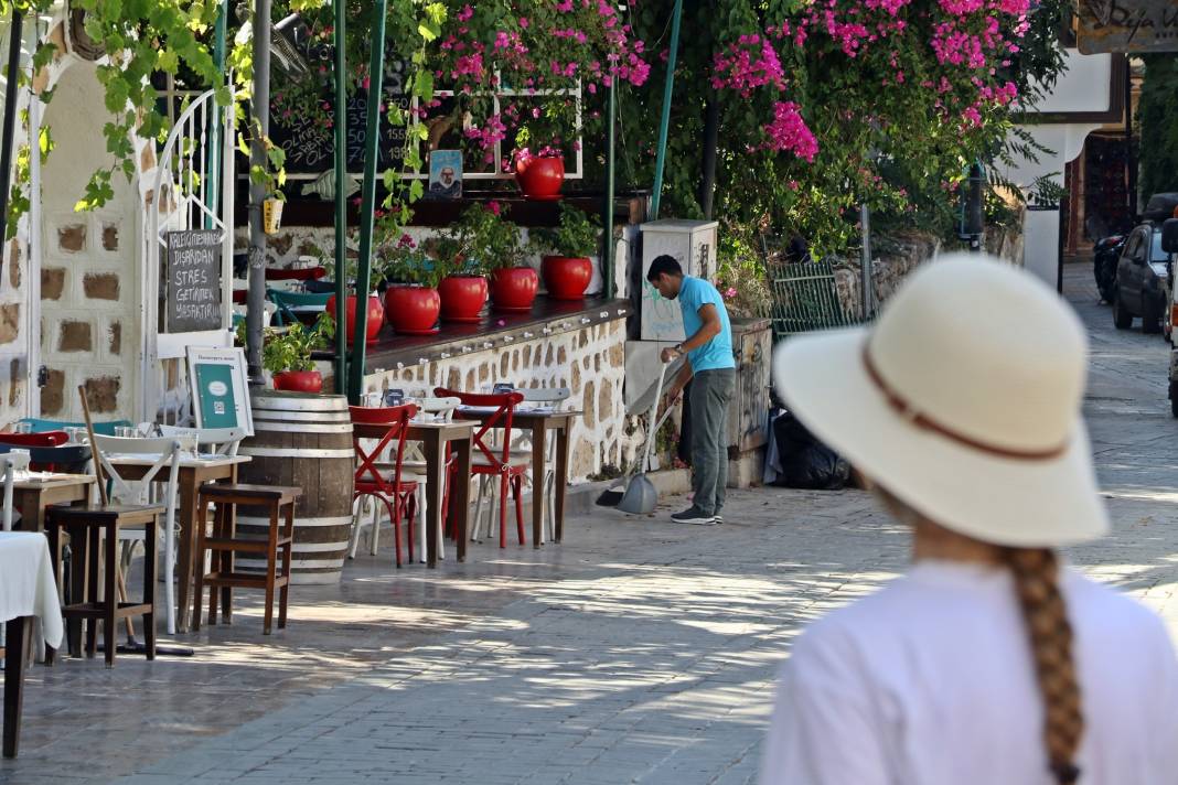Gündüz 82 akşam 10 bin nüfuslu mahalle! Adım atılacak yer kalmıyor 3