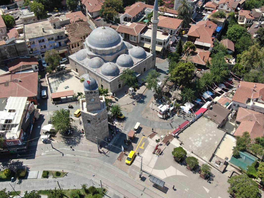 Gündüz 82 akşam 10 bin nüfuslu mahalle! Adım atılacak yer kalmıyor 1