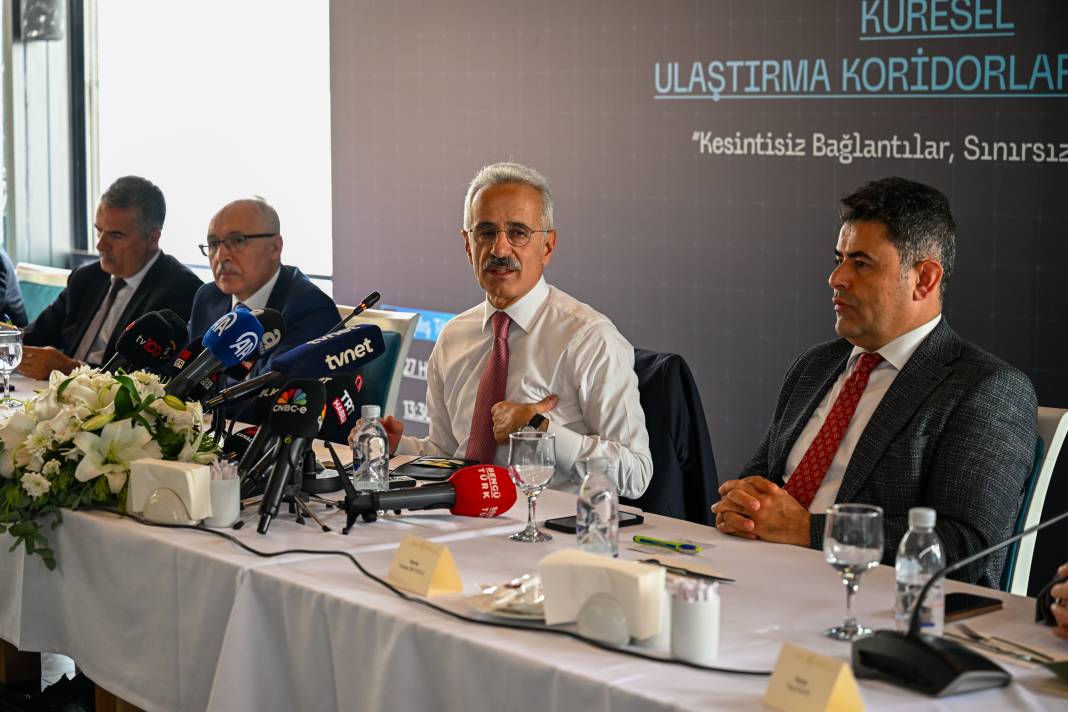 Bakan Uraloğlu açıkladı! 293 milyar dolarlık ulaşım yatırımı, 1 trilyon dolarlık ekonomik katkı 8