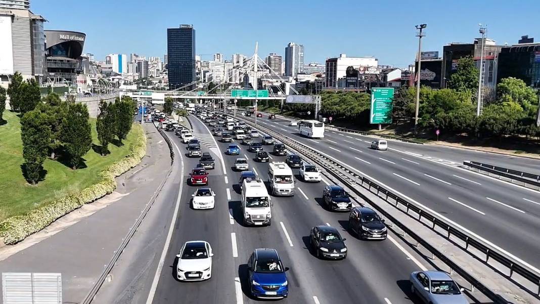 İstanbul’un bayram trafiği havadan görüntülendi 4