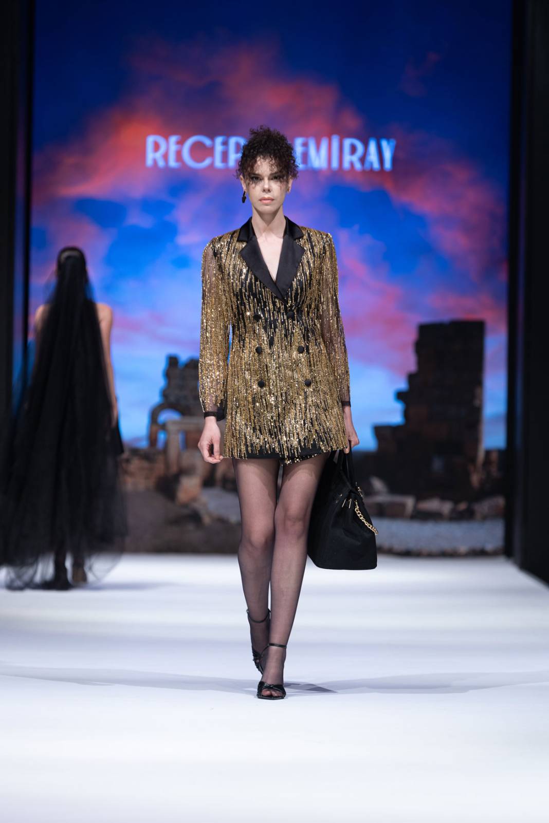 Recep Demiray'dan "Ahde Vefa" rüzgârı: Antalya Fashion Week’te Diyarbakır esintisi 4