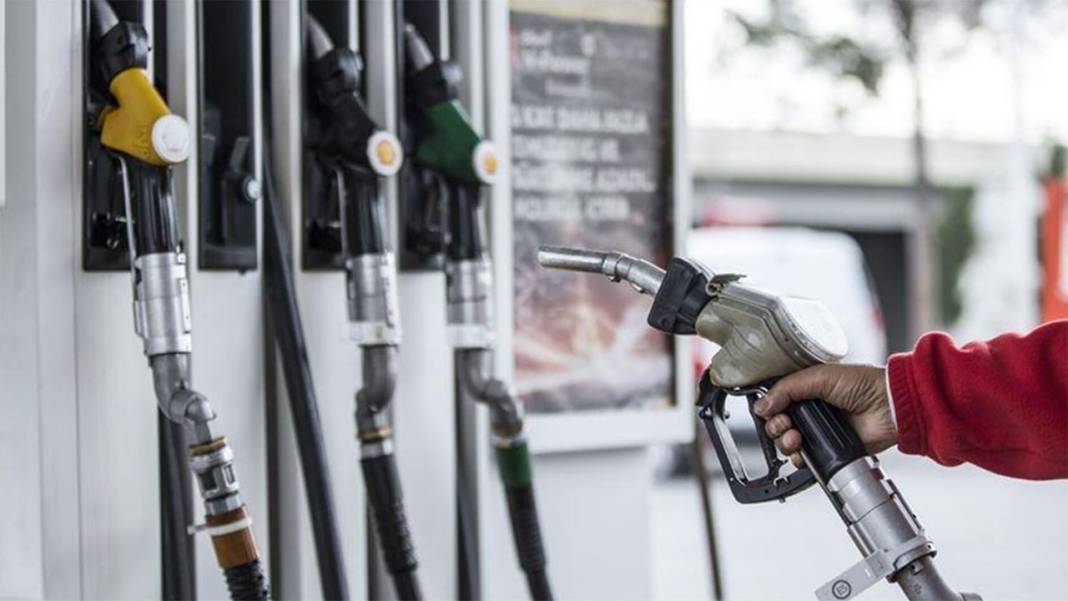 Motorin fiyatları bu gece tarihi seviyeyi görecek: Litre fiyatı 50 lirayı aşacak 2