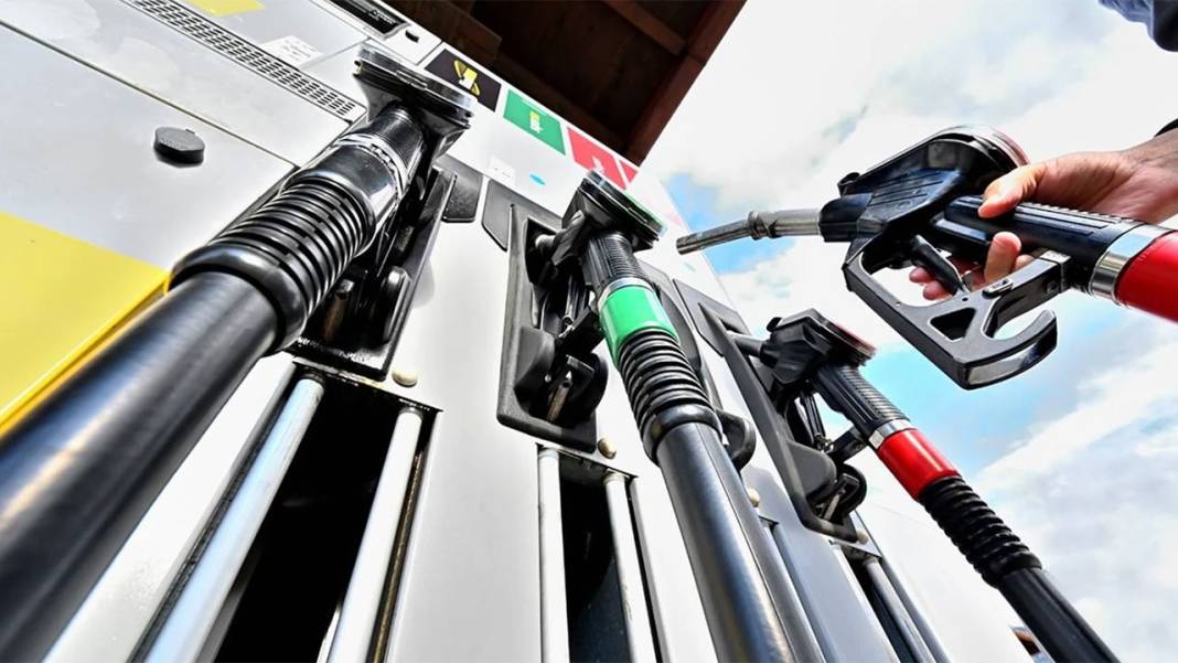 Motorin fiyatları bu gece tarihi seviyeyi görecek: Litre fiyatı 50 lirayı aşacak 1