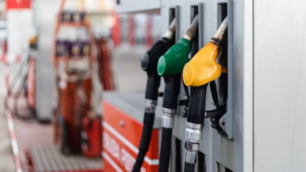 Benzin ve motorin fiyatlarına yine çifte zam geldi! Son 10 gündeki artış 5 lirayı buldu 1
