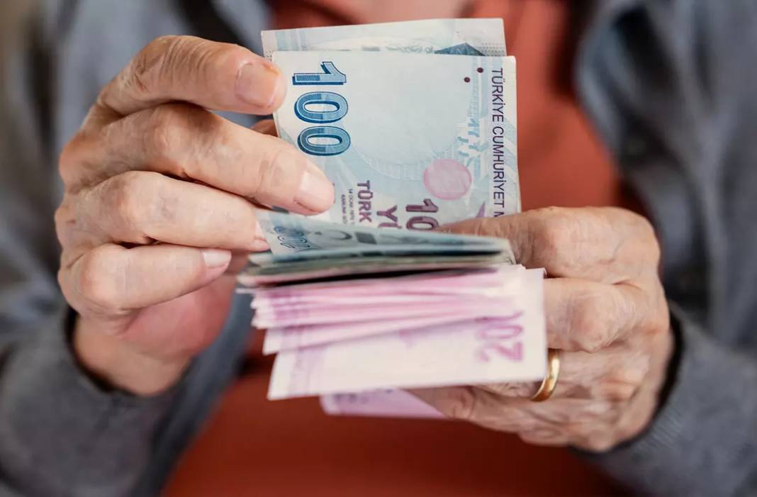 Emeklilerin ve memurların gözü o rakamlarda: İşte 3 farklı zam senaryosu 4