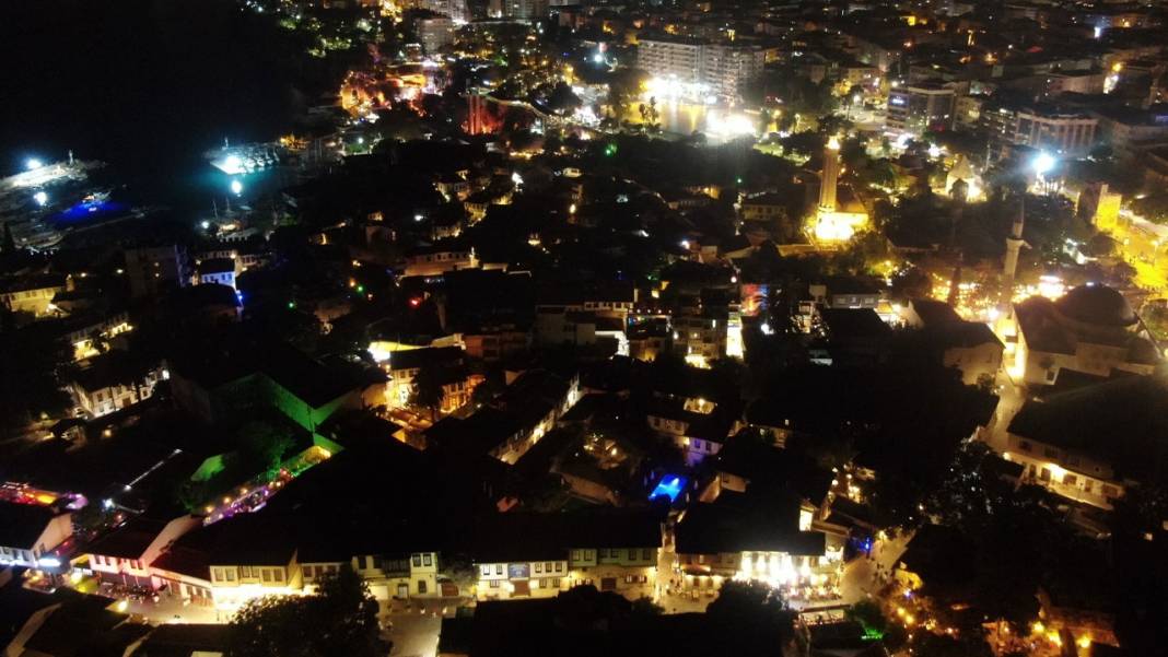 Görenin ağzı açık kaldı: Gündüz 82 olan nüfus gece 10 bini buluyor! 3