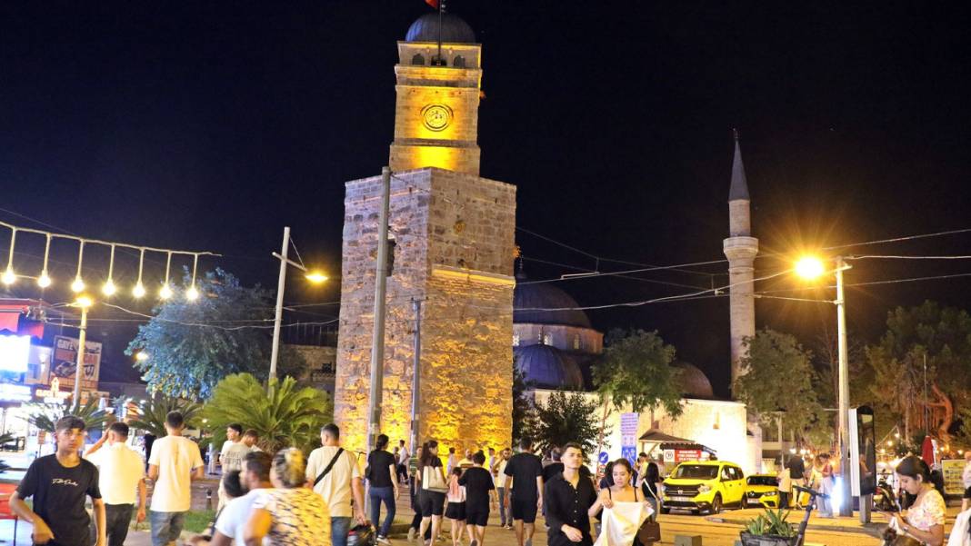 Görenin ağzı açık kaldı: Gündüz 82 olan nüfus gece 10 bini buluyor! 2