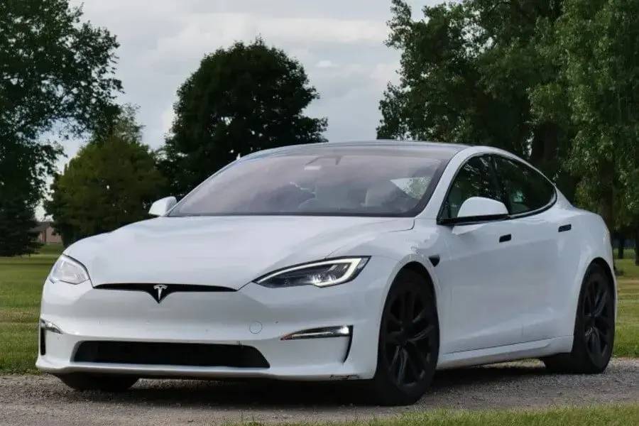 TESLA'NIN AMİRAL GEMİSİNİN FİYATI BELLİ OLDU: En uzun menzil ve yeni renk seçeneği eklendi! 1