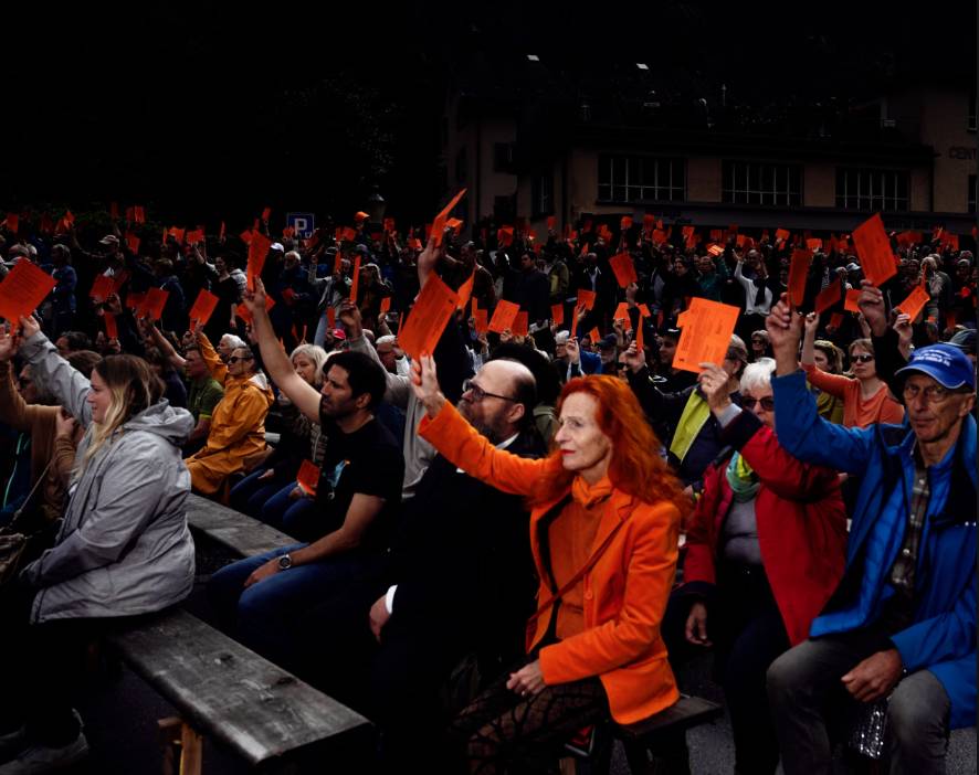 Bu kasabada insanlar hala ellerini kaldırarak oy kullanıyor! İşte 700 yıllık demokrasi geleneği 3
