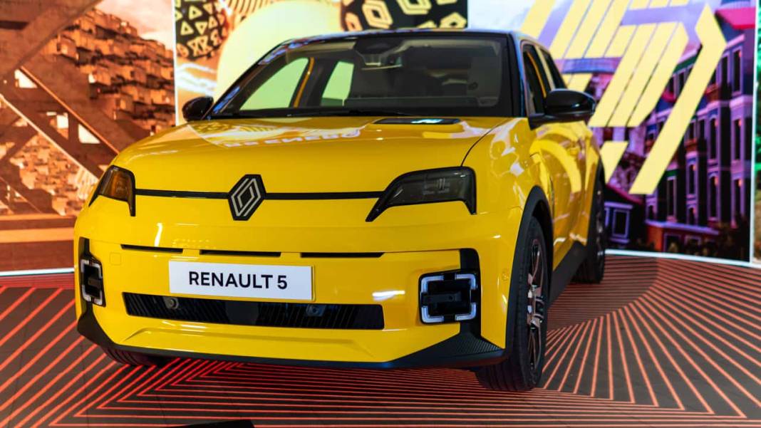 RENAULT 5 E-TECH RESMEN TÜRKİYE'DE SATIŞA ÇIKTI! Renault 5 E-Tech ne kadar? 3