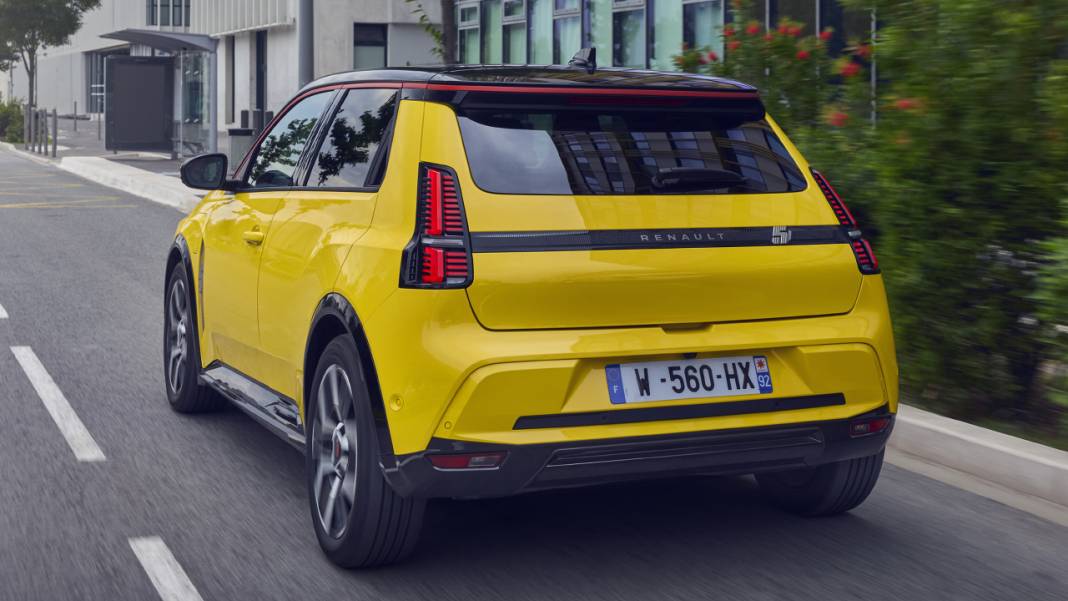 RENAULT 5 E-TECH RESMEN TÜRKİYE'DE SATIŞA ÇIKTI! Renault 5 E-Tech ne kadar? 1