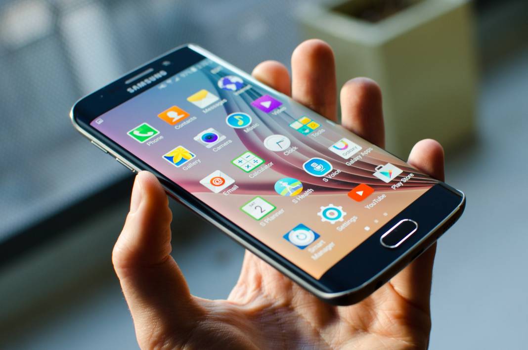 ESKİ TELEFONLARINIZI SAKIN ATMAYIN: İçerisinde altın olabilir! 2