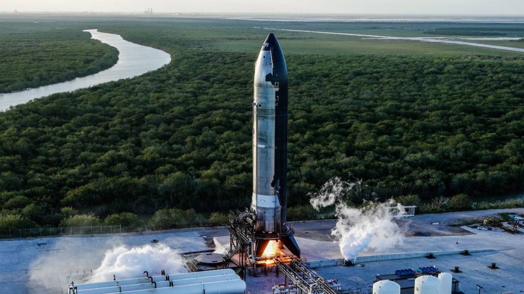 Elon Musk’ı üzen haber: Starship roketi deneme uçuşu öncesinde patladı 1