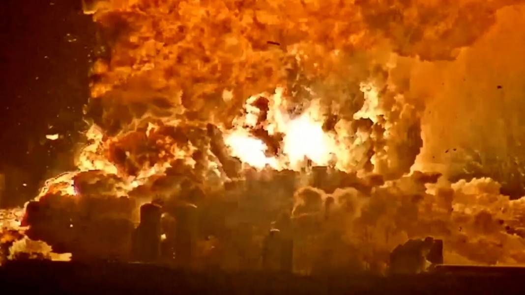 Elon Musk’ı üzen haber: Starship roketi deneme uçuşu öncesinde patladı 4