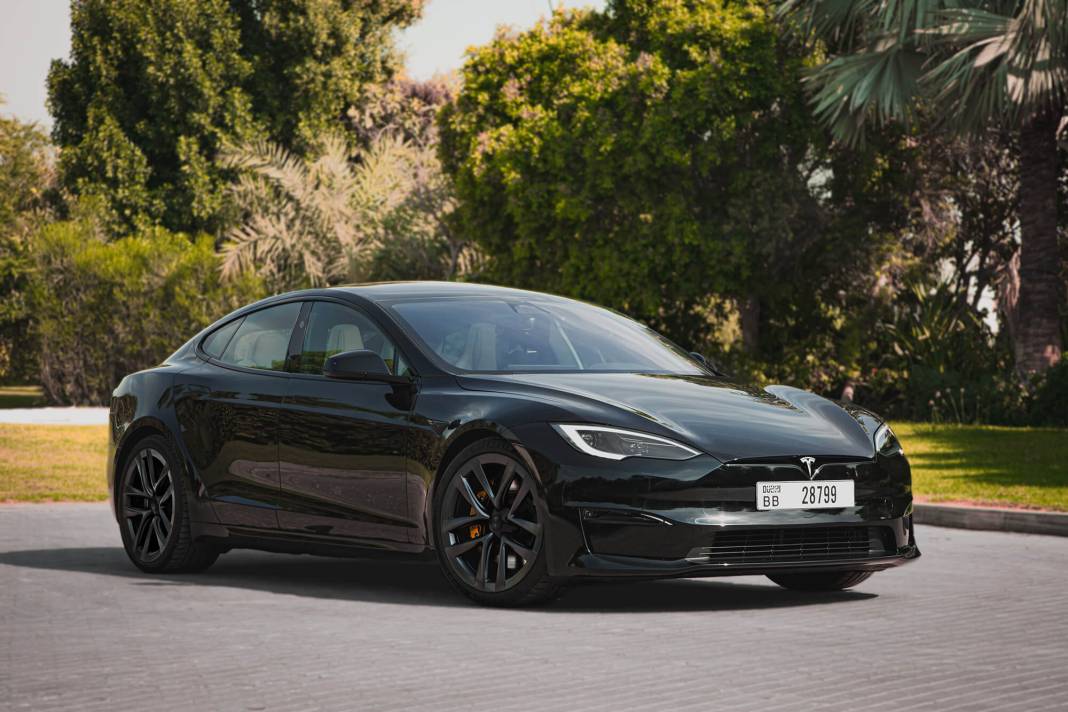 TESLA'NIN AMİRAL GEMİSİNİN FİYATI BELLİ OLDU: En uzun menzil ve yeni renk seçeneği eklendi! 5