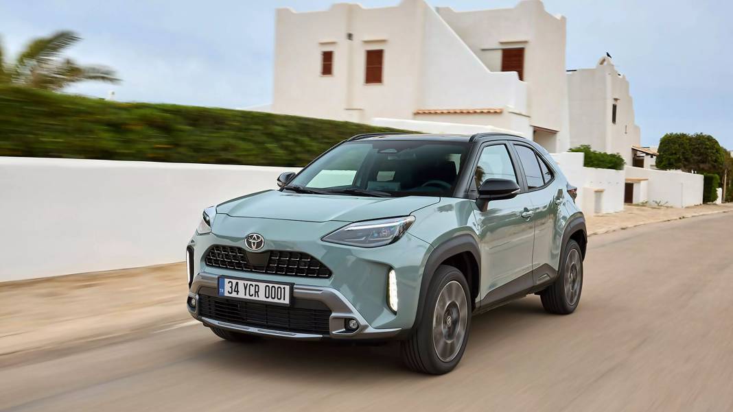 TOYOTA'NIN HAZİRAN AYI GÜNCEL FİYAT LİSTESİ YAYINLANDI: Toyota Corolla, Yaris Cross, Camry, CH-R, RAV4 ve Hilux ne kadar? 4