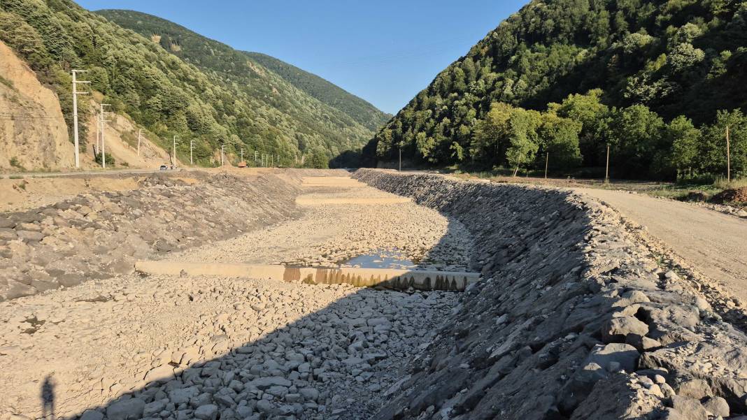 Düzce'de kuraklık tehlikesi: Uğur Deresi tamamen kurudu 4