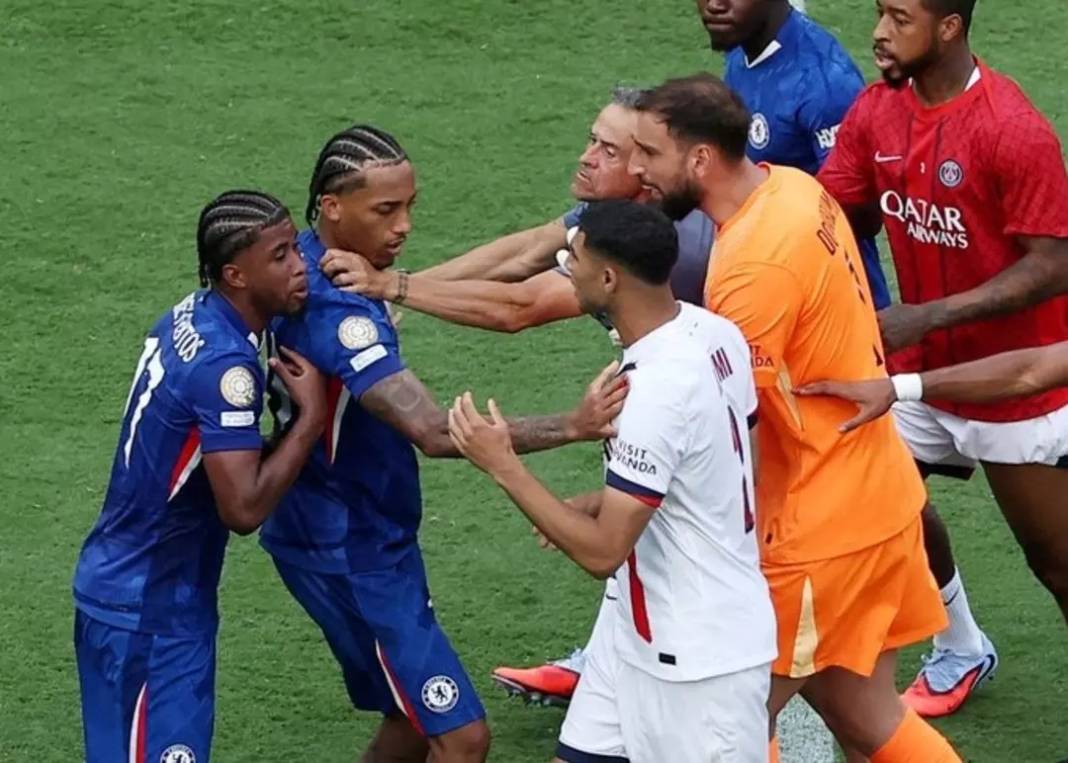 Dünya Kupası finali sonrası ortalık karıştı: Luis Enrique, Joao Pedro'ya tokat attı 3