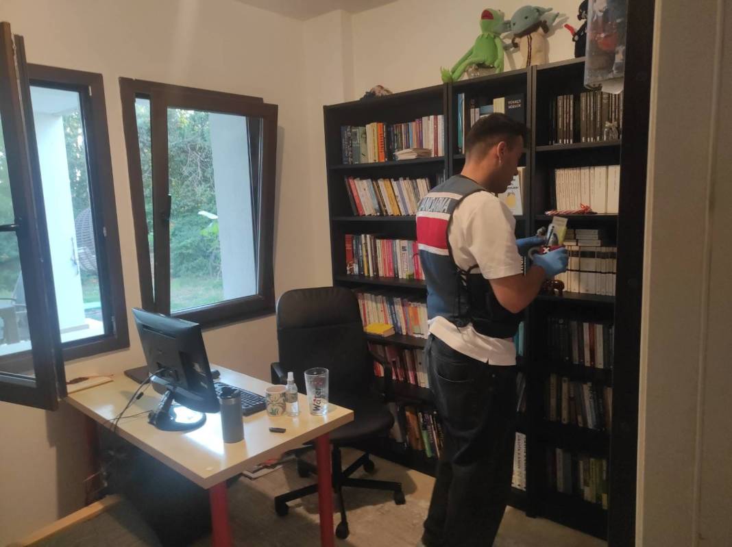 FETÖ'nün yurt dışındaki finansal ağına darbe: 5 şüpheli tutuklandı, firari 10 kişi hakkında yakalama kararı 15
