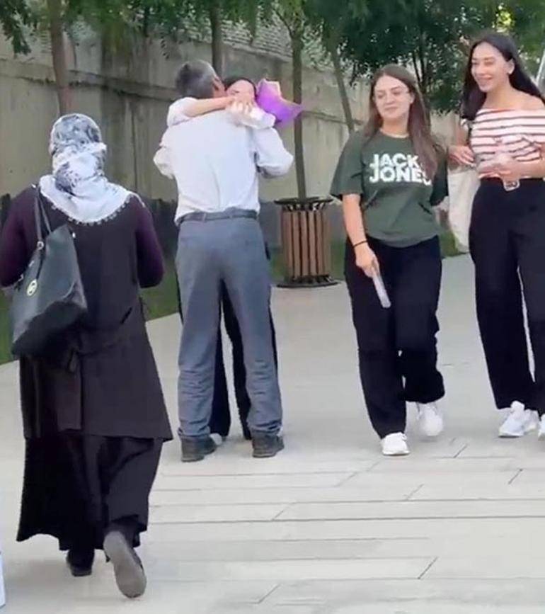 Babası YKS sonrası çiçeklerle karşılamıştı! Çimen, Türkiye 10 binincisi oldu! 1