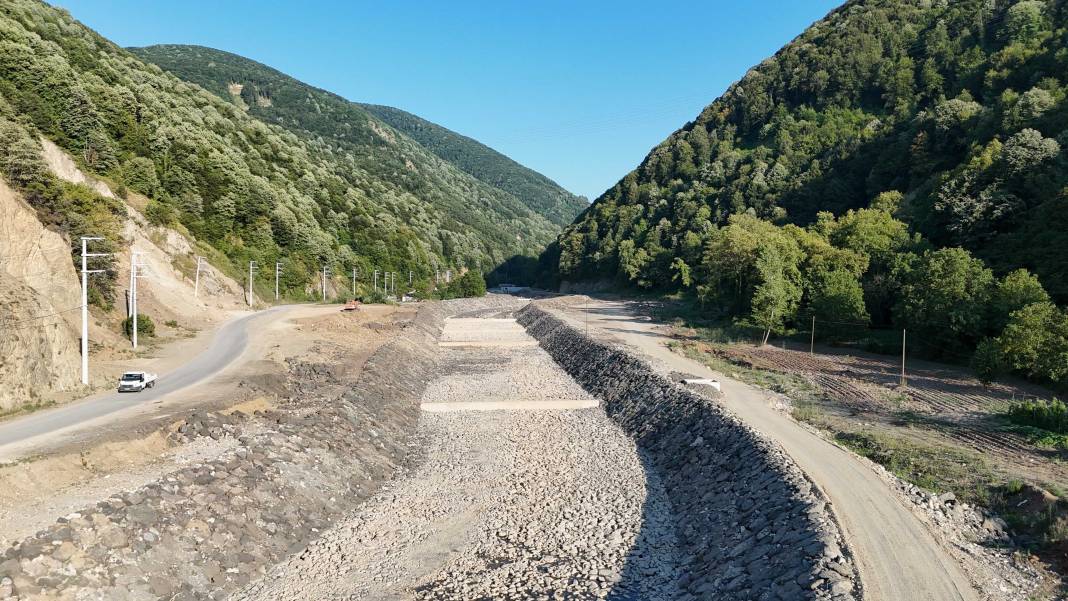 Düzce'de kuraklık tehlikesi: Uğur Deresi tamamen kurudu 1