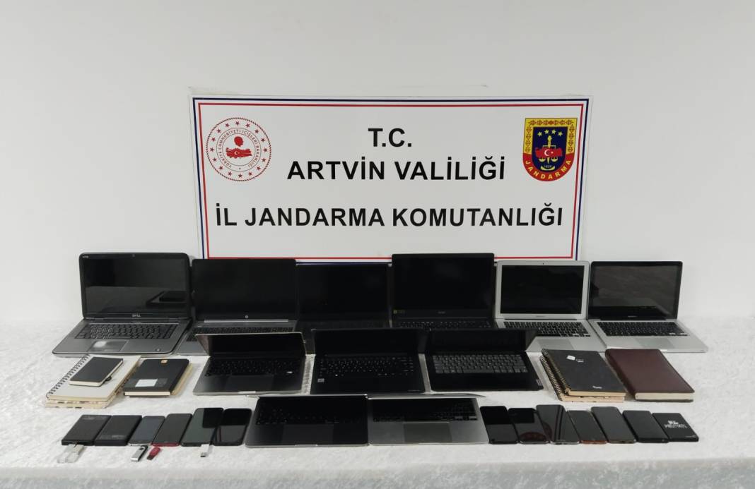 FETÖ'nün yurt dışındaki finansal ağına darbe: 5 şüpheli tutuklandı, firari 10 kişi hakkında yakalama kararı 10