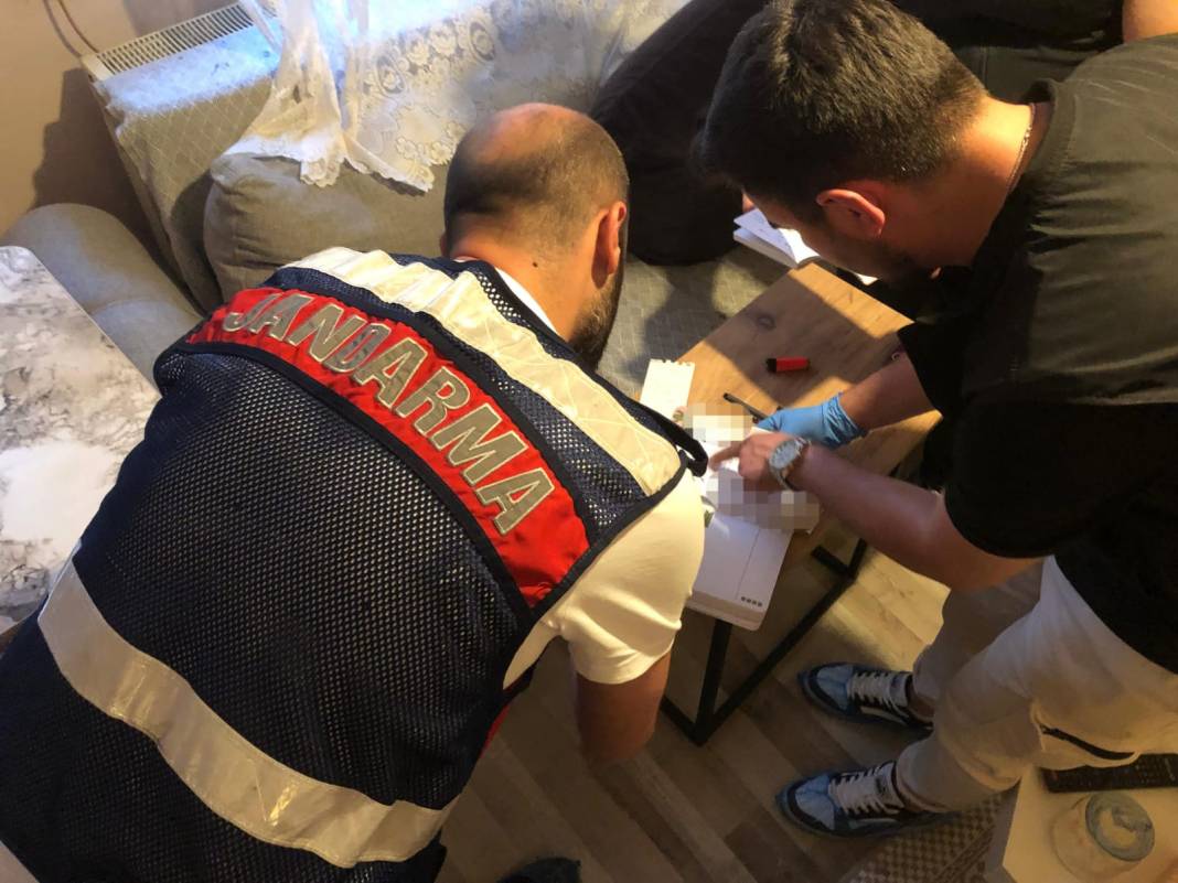 FETÖ'nün yurt dışındaki finansal ağına darbe: 5 şüpheli tutuklandı, firari 10 kişi hakkında yakalama kararı 8