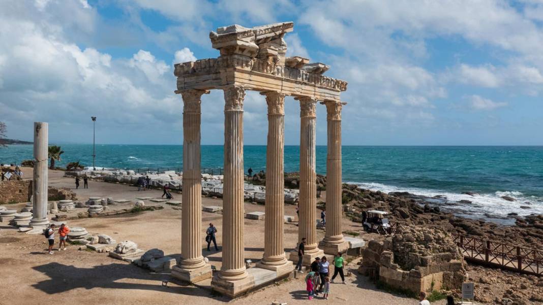 Antalya’da Temmuz rekoru kırıldı: Bir günde 102 bini aşkın yabancı ziyaretçi geldi 1