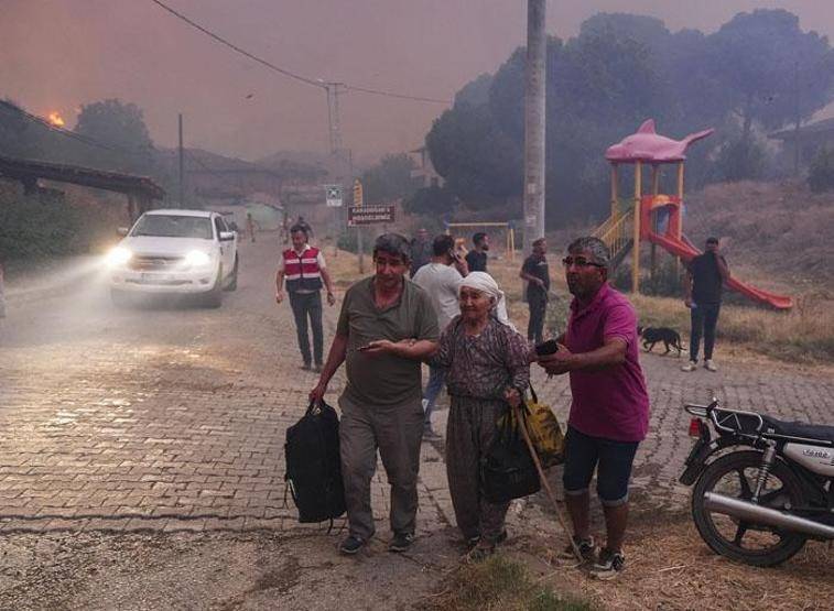 İzmir Ödemiş alev alev: Felaketten kaçış böyle görüntülendi 3