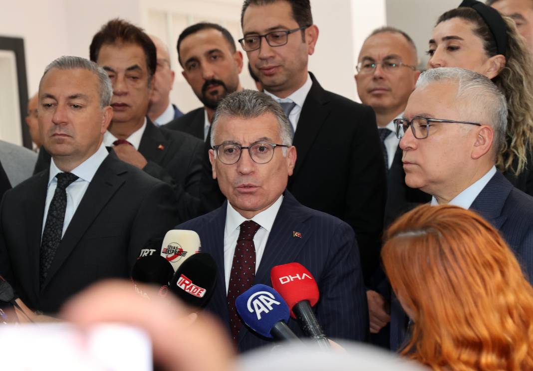 Madımak olaylarında hayatını kaybedenler anıldı! 3