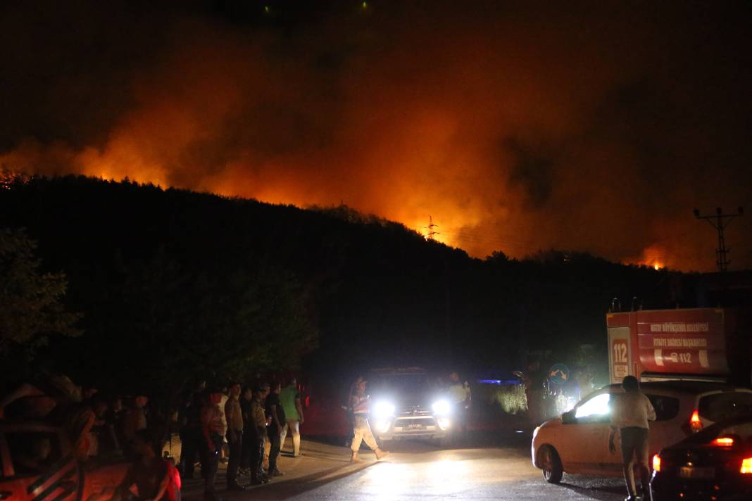 Hatay’da orman yangını: 9 yayla tahliye edildi! 3