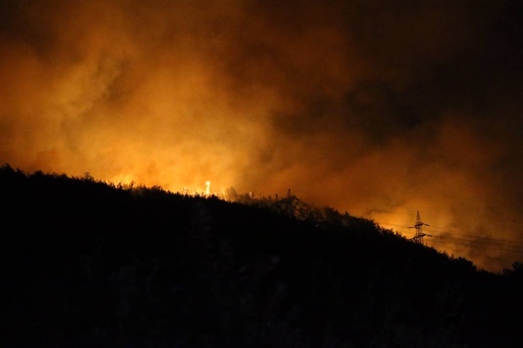 Hatay’da orman yangını: 9 yayla tahliye edildi! 1