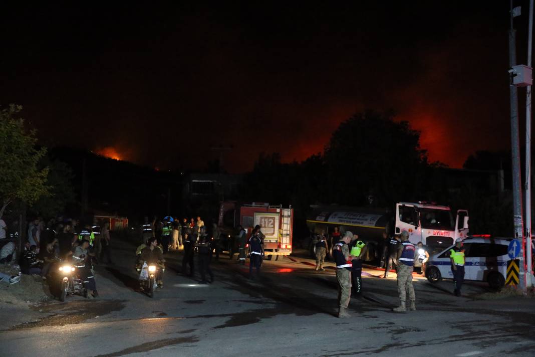 Hatay’da orman yangını: 9 yayla tahliye edildi! 2