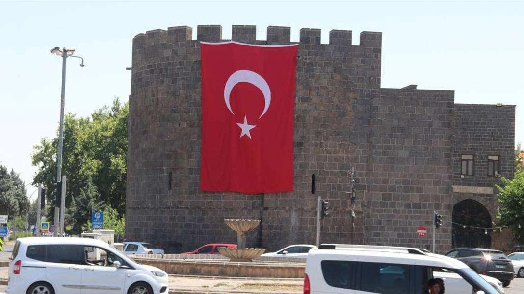 Erdoğan çağrı yapmıştı! Yurt genelinde "Terörsüz Türkiye" sürecine ay yıldızlı bayraklarla destek 1
