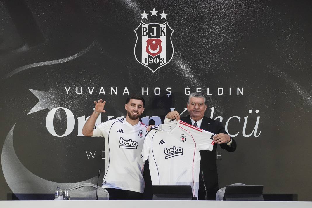 Orkun Kökçü 20 bin taraftarın önünde imzayı attı! Gözyaşlarına hakim olamadı 3