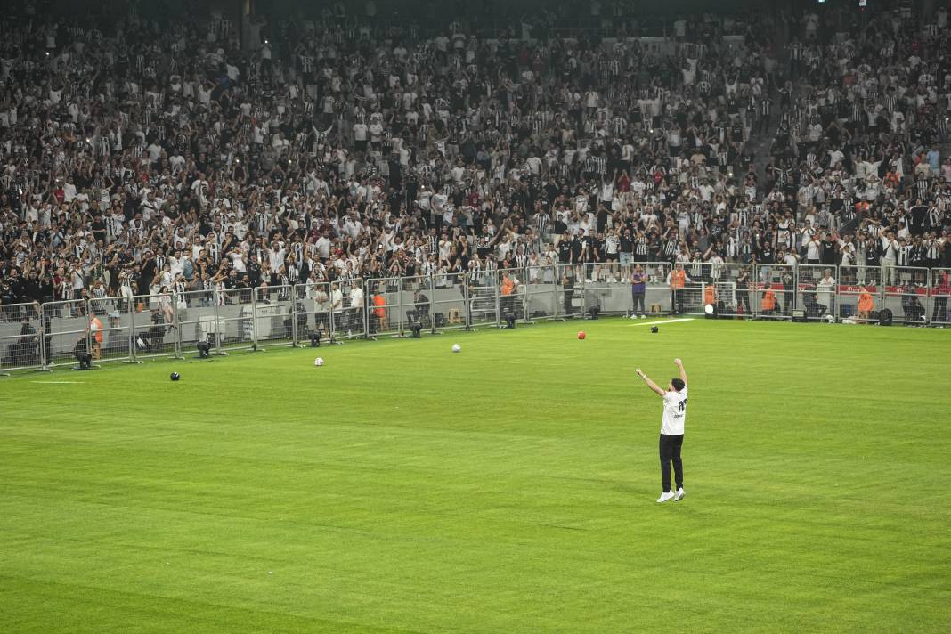 Orkun Kökçü 20 bin taraftarın önünde imzayı attı! Gözyaşlarına hakim olamadı 5