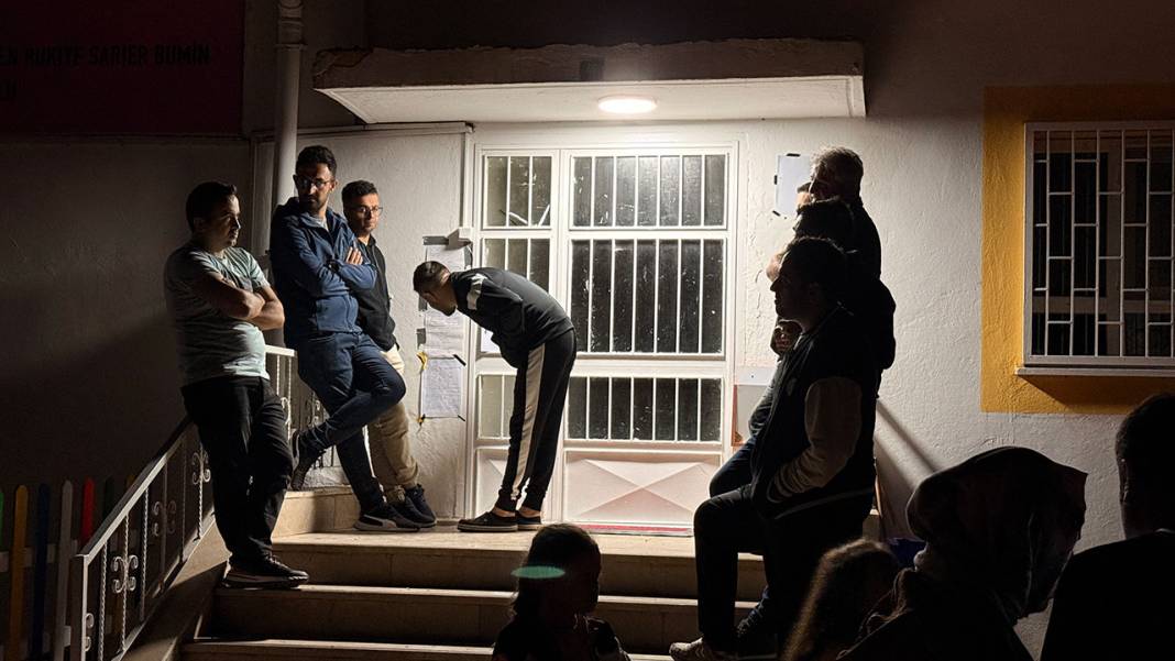 Akşamdan kuyruğa girdiler! Nedenini öğrenince çok şaşıracaksınız: Liste yapıp kapıda sabahladılar 4