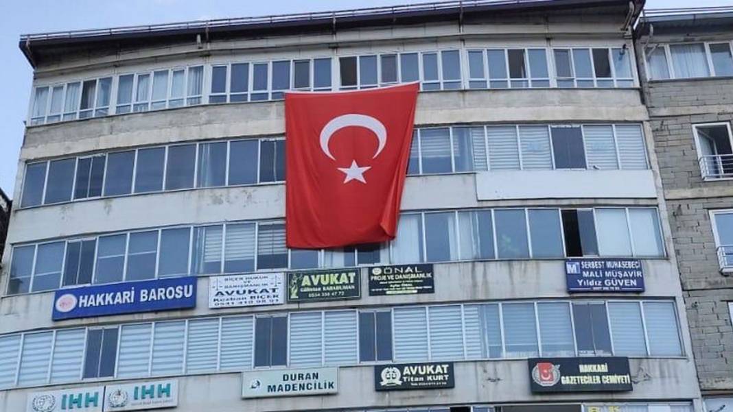 Erdoğan çağrı yapmıştı! Yurt genelinde "Terörsüz Türkiye" sürecine ay yıldızlı bayraklarla destek 5